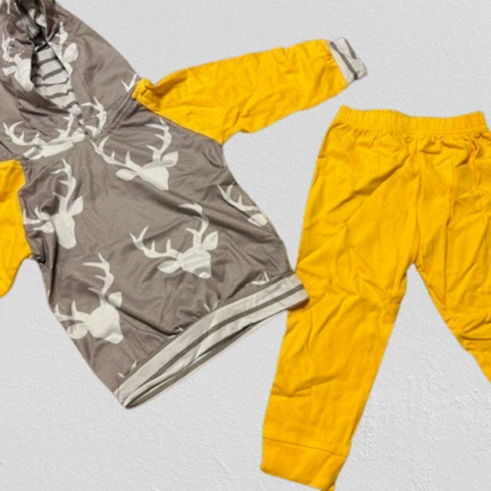 Grey & Yellow Deer Head 2 PC Outfit  4100  24 months (90)  NWT Boutique